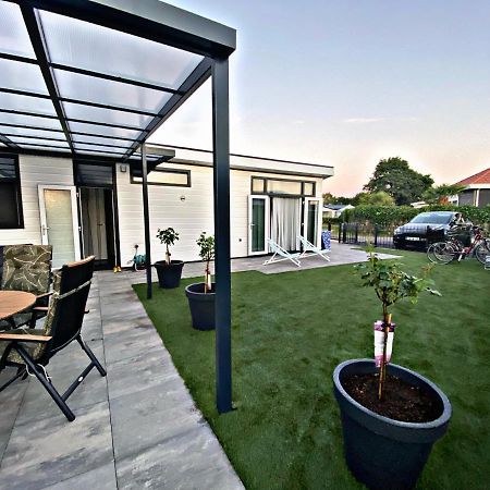 Ferienhaus Luxchalet #Vaju Lathum# Am See, Strand, Pool, Nationalpark Exteriör bild