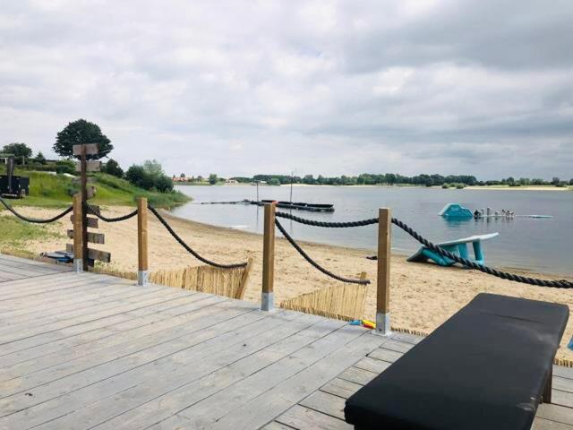 Ferienhaus Luxchalet #Vaju Lathum# Am See, Strand, Pool, Nationalpark Exteriör bild