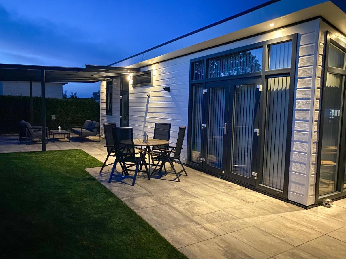Ferienhaus Luxchalet #Vaju Lathum# Am See, Strand, Pool, Nationalpark Exteriör bild