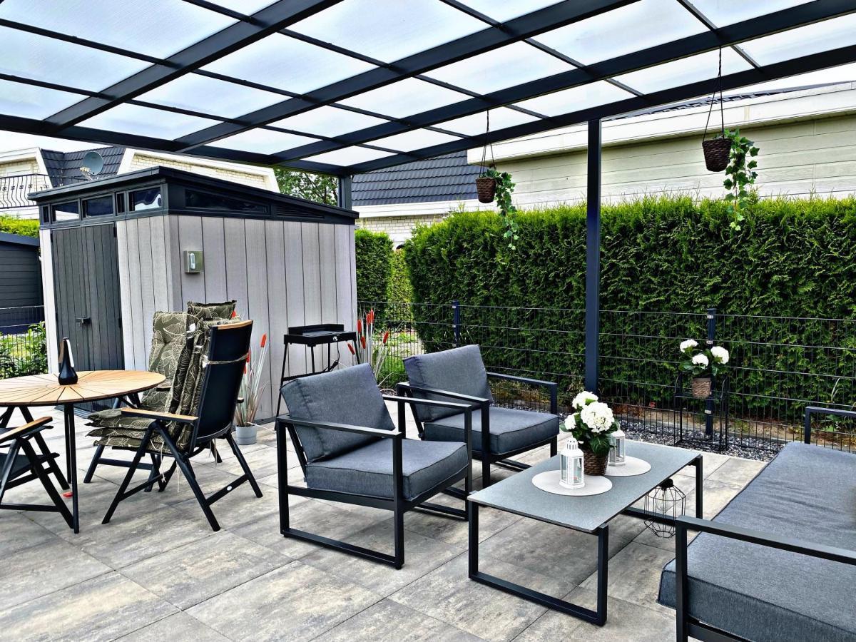 Ferienhaus Luxchalet #Vaju Lathum# Am See, Strand, Pool, Nationalpark Exteriör bild